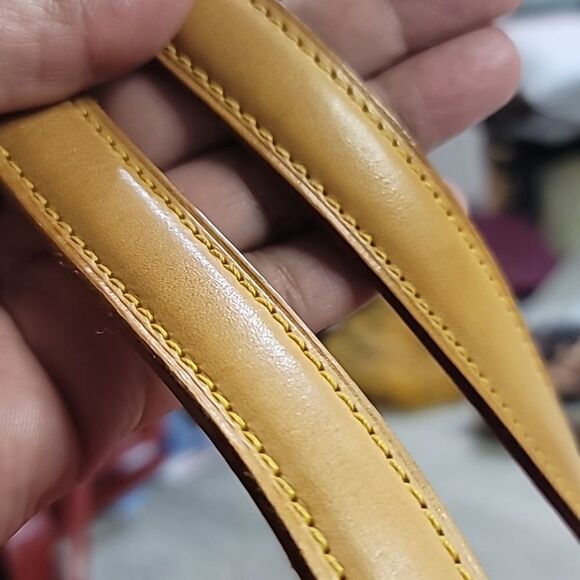 Louis Vuitton VTG Red Vernis Travel Bag in Preloved Condition with Dust Bag - Picture 14 of 16